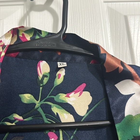 NWOT silk like kimono - Picture 5 of 5